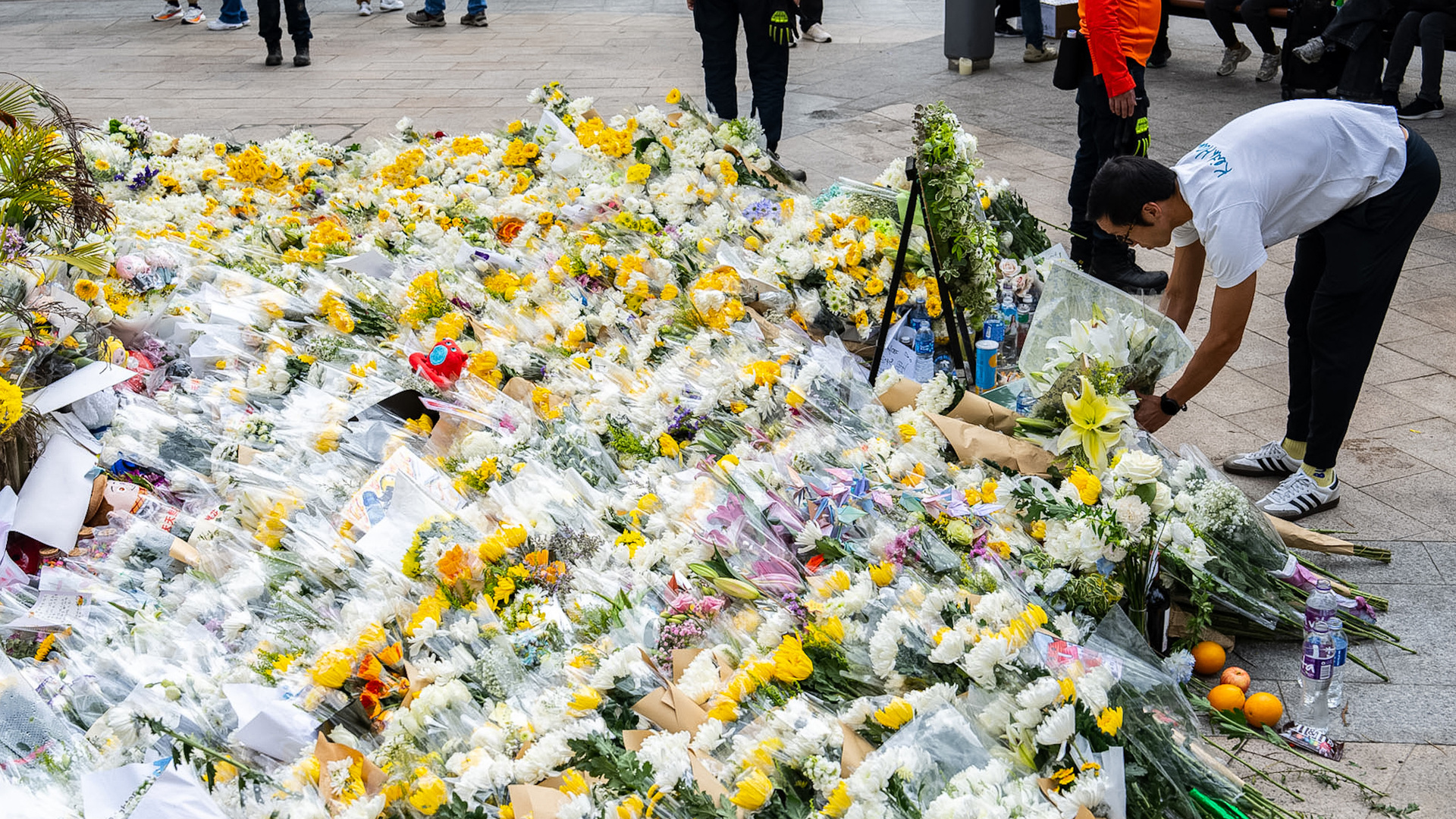 Hong Kong residents demand answers after deadly apartment fire