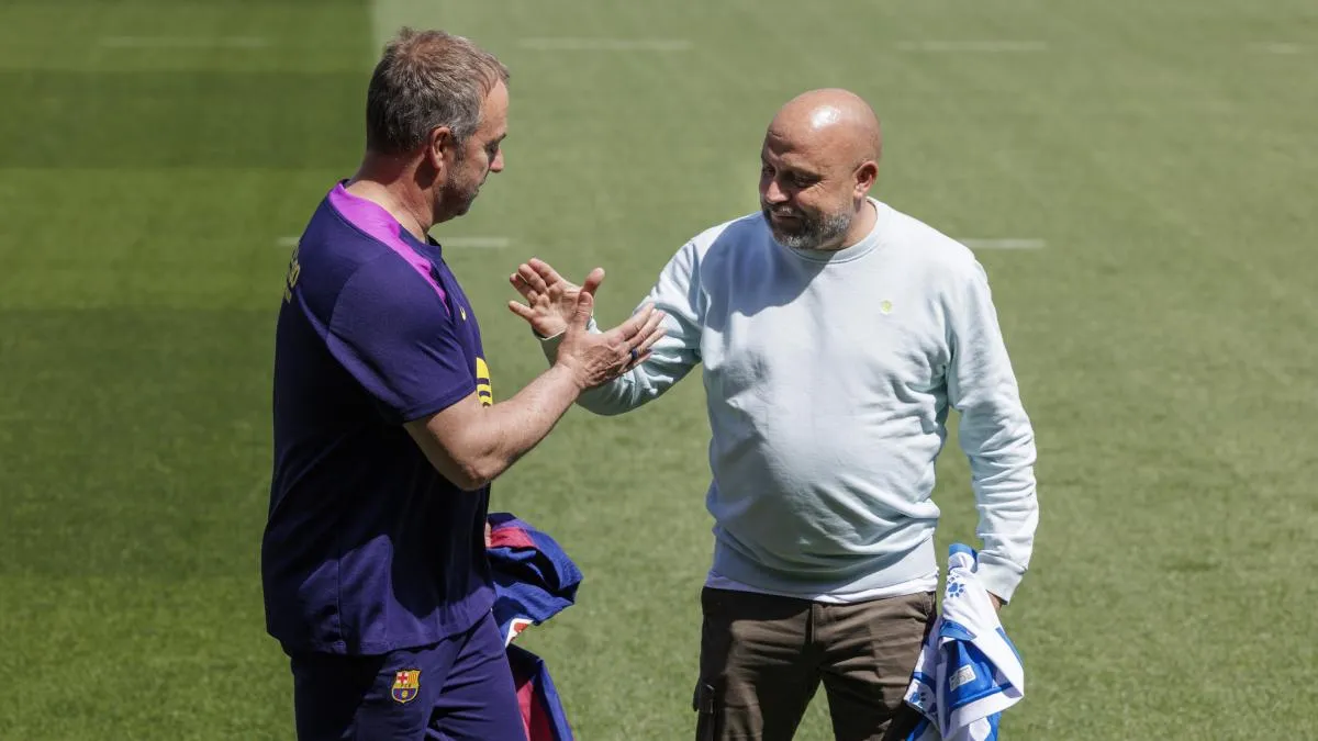 
                                                                                                             Flick y Manolo González: sonrisas, fotos, camisetas talismán y cordialidad antes del derbi
                                                                                                         