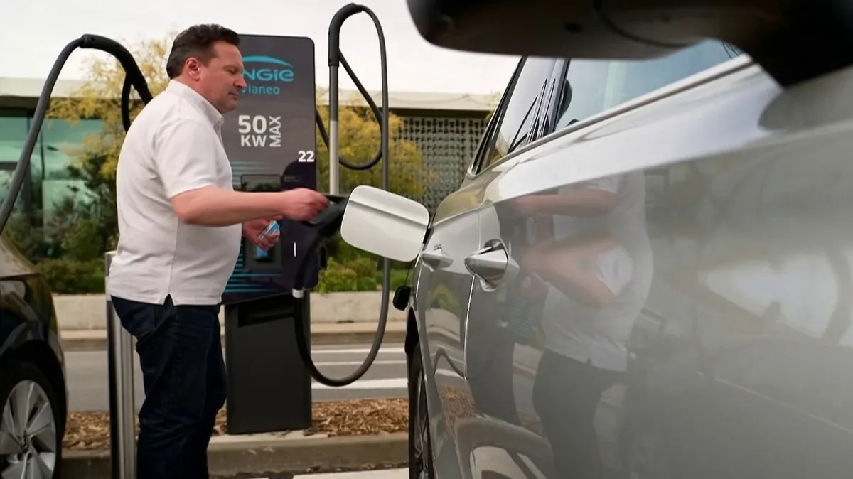 Voiture électrique: l'investissement est-il rentable face à la hausse des carburants ?