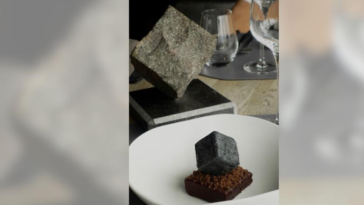 
                               El pavé, de adoquín a postre de alta gastronomía en la París - Roubaix
                           