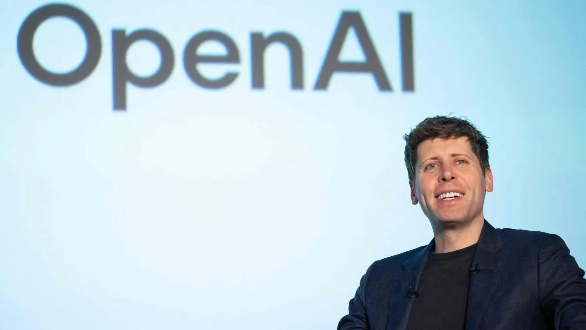 
                                      La policía arresta a un joven por atacar con un cóctel molotov la casa del presidente de OpenAI en San Francisco
                                  