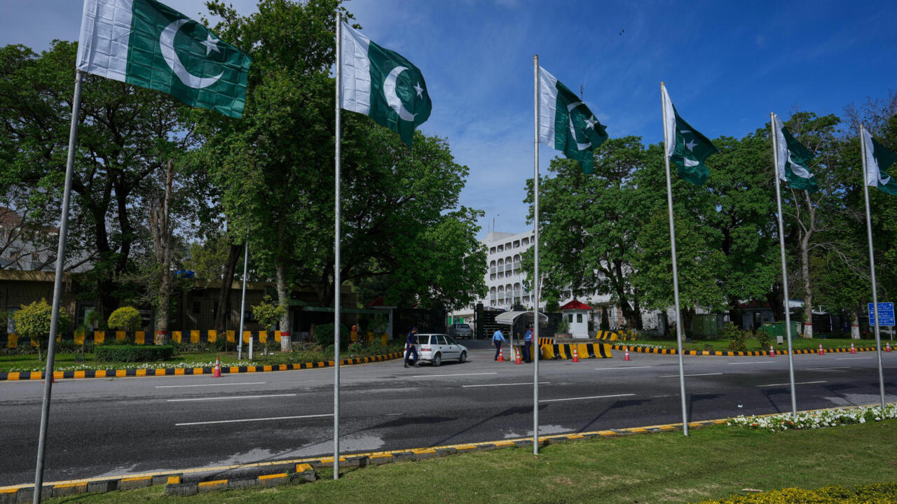 EN DIRECT - Guerre au Moyen-Orient: J.D. Vance en route pour le Pakistan pour le début de négociations avec l'Iran