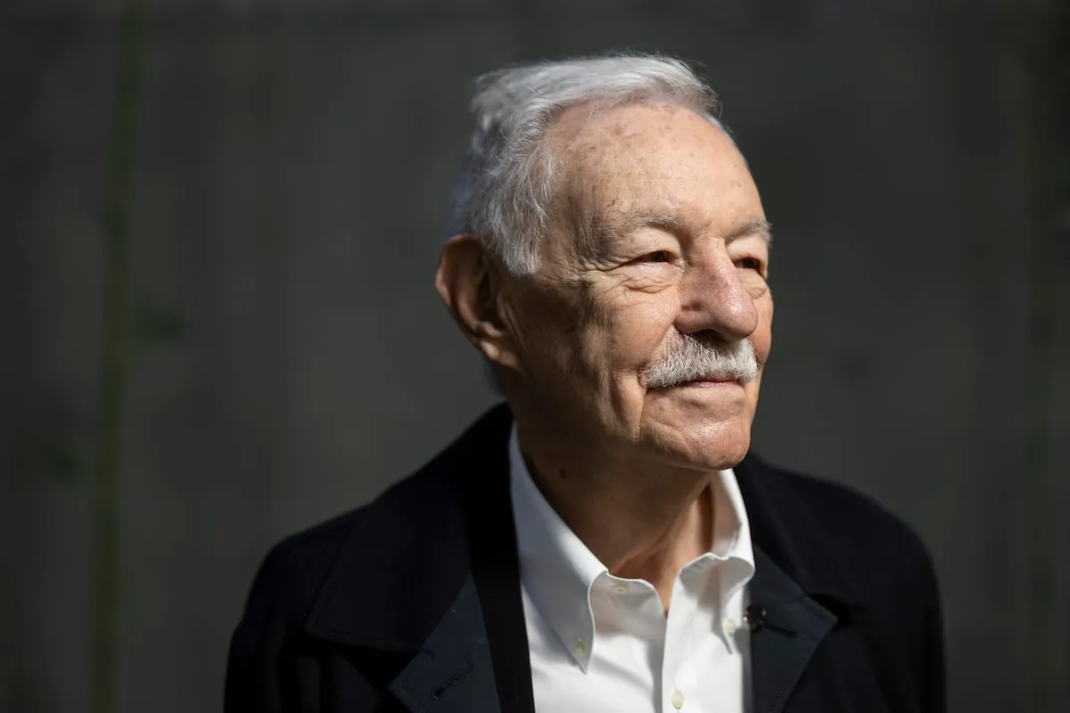 Eduardo Mendoza: “España está menos crispada que en las tertulias televisivas y en las columnas de los epígonos de Umbral”
