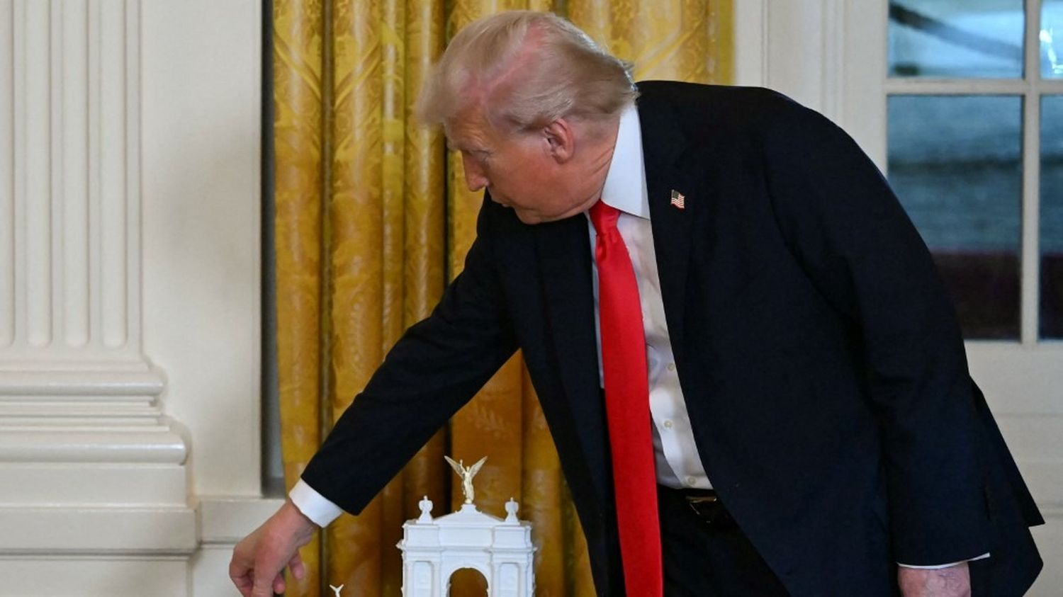 "Le meilleur et le plus bel arc de triomphe au monde" : Donald Trump dévoile son nouveau projet de monument à Washington, une arche de 76 mètres de haut