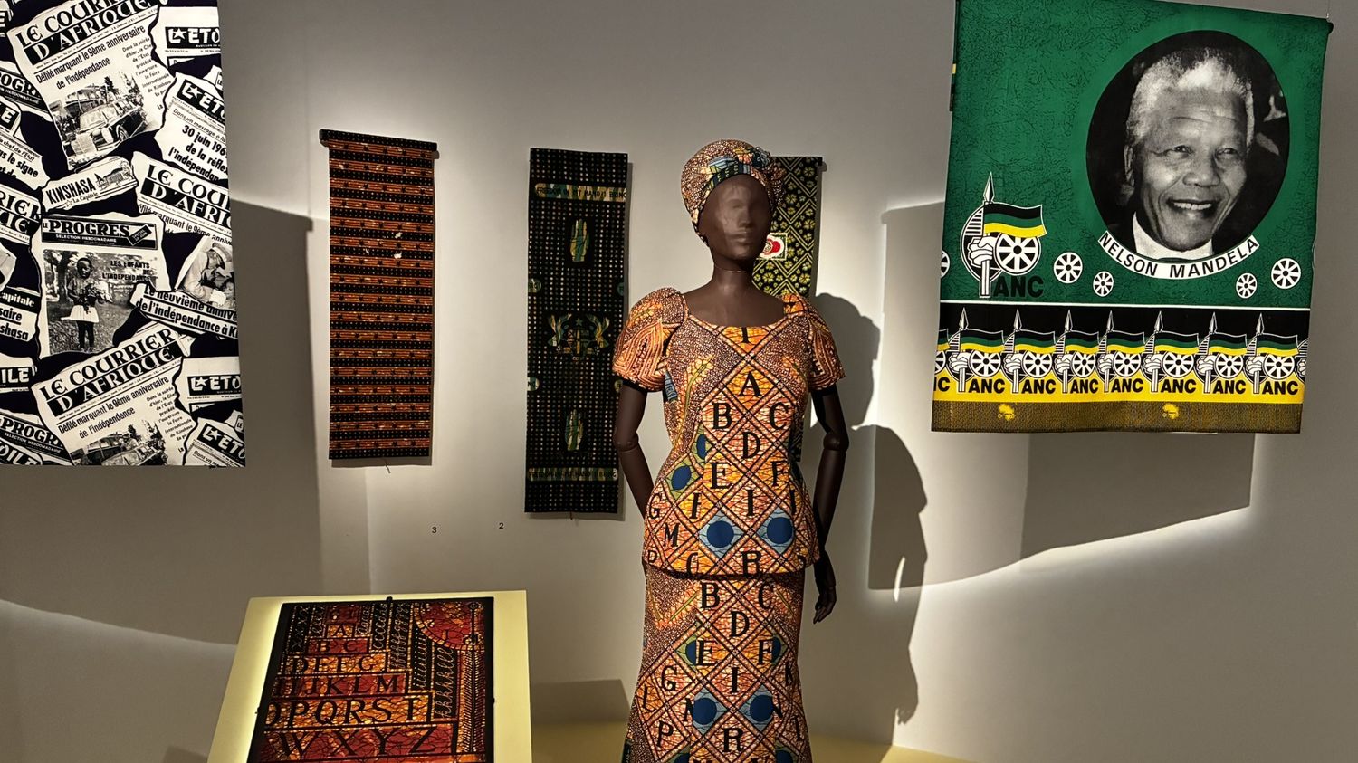 Tout savoir sur la bouillonnante créativité de l'"Africa Fashion" au musée du Quai Branly à Paris