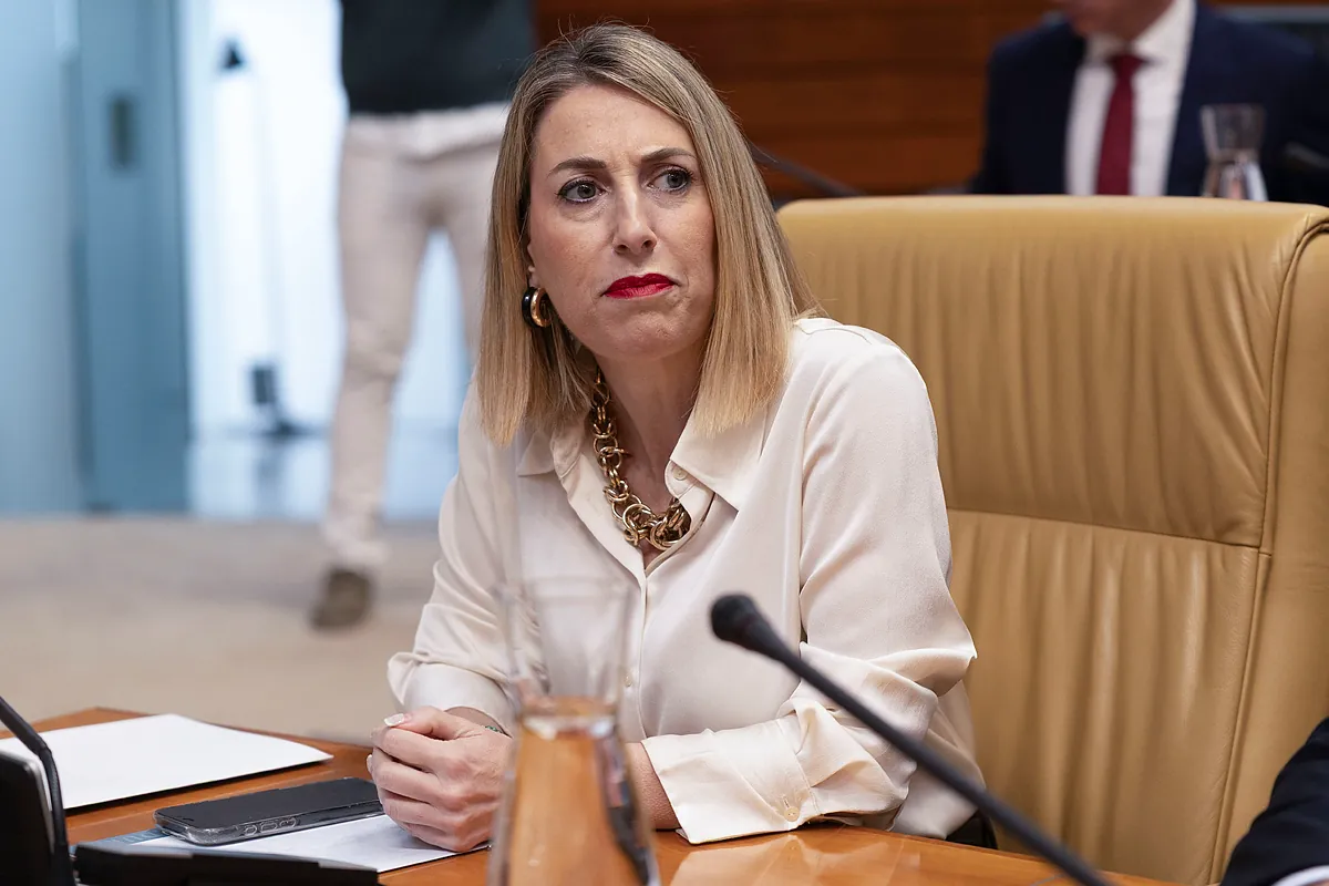 Los barones del PP sortean el "pulso" entre Abascal y Feijóo y aceleran hacia un "pacto en las tres comunidades"