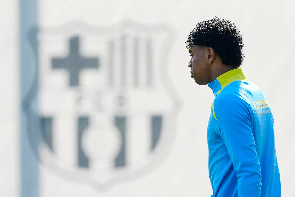 El Barcelona, con un ojo en el derbi y otro en la Champions
