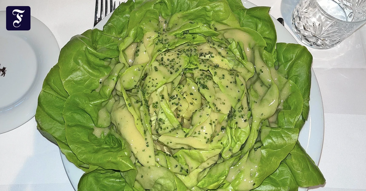 Promi-Restaurant „Grill Royal“: Als Vorspeise gibt es einen ganzen Kopf Kopfsalat