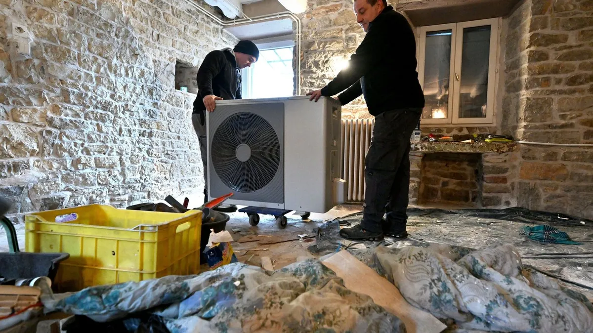 "Le problème, c'est le coût" : face au prix du gaz, la pompe à chaleur séduit mais son financement "reste un frein"