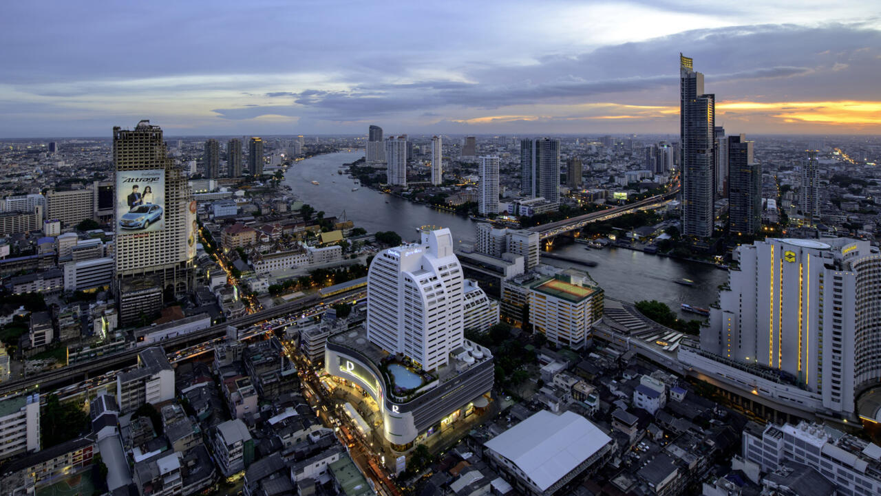 Thaïlande: poursuivis par un influent politicien, deux journalistes dénoncent une procédure-bâillon
