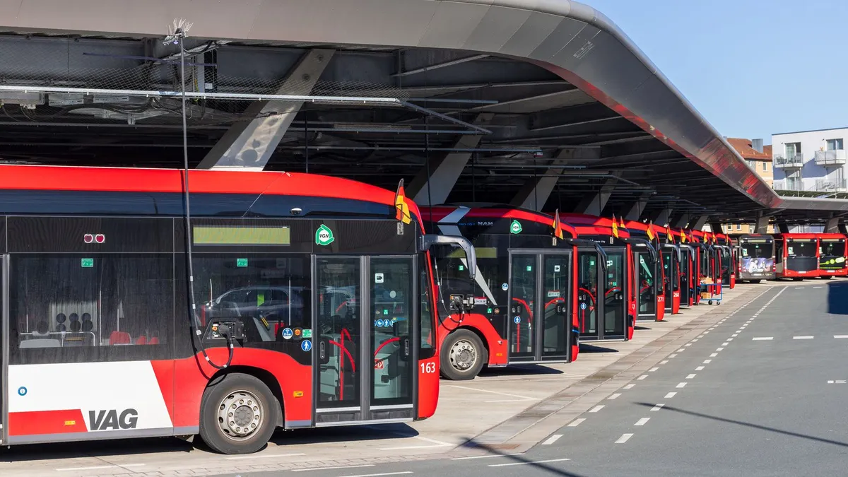 Bayern: Ganztägige Warnstreiks im Nahverkehr am Dienstag 