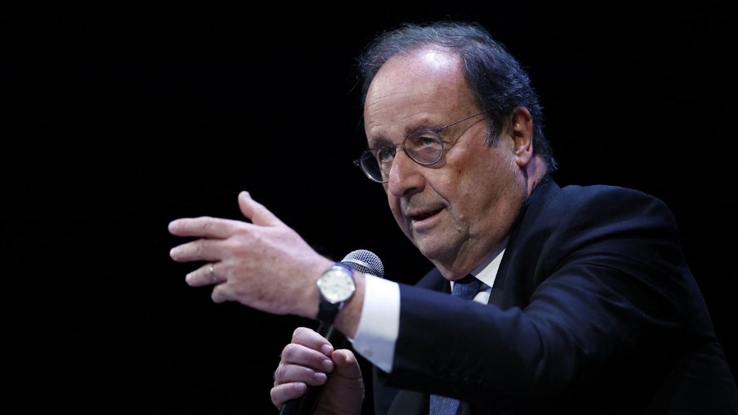 Carburants : "Il faut faire attention aux colères sourdes", prévient l'ancien président François Hollande