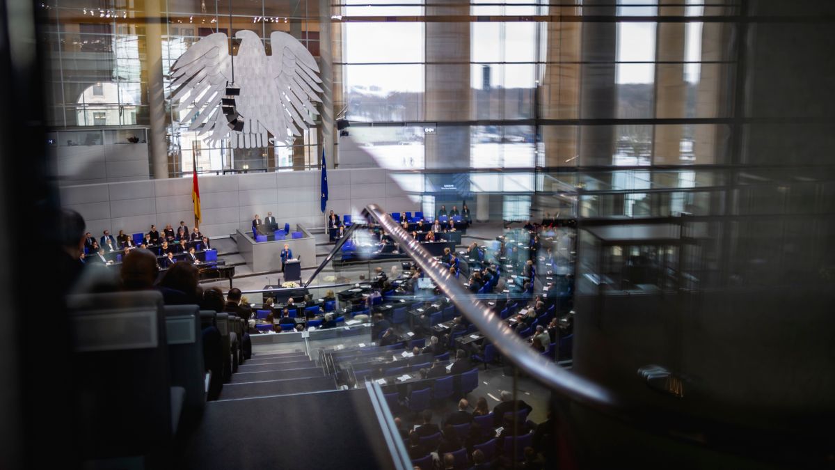 Burnout im Bundestag: Warum sich viel Arbeit oftmals trotzdem kaum sinnstiftend anfühlt