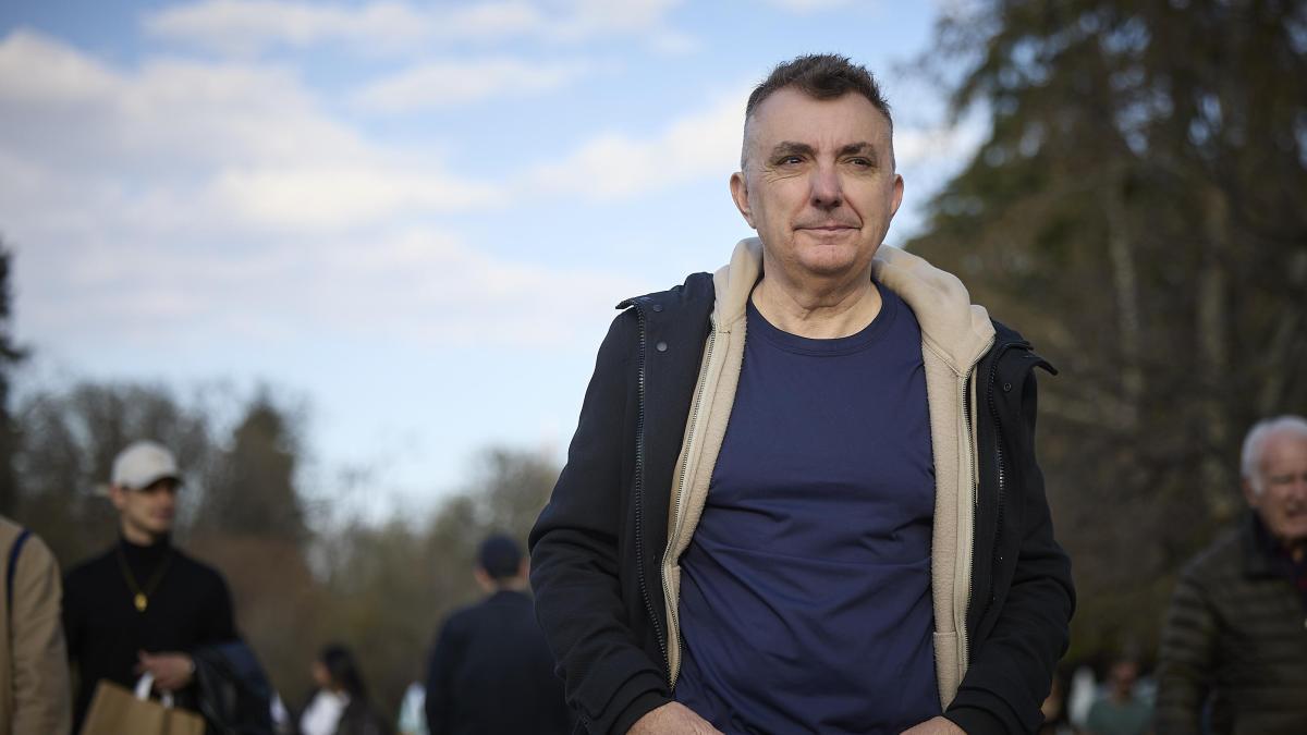 
                                                                                                                          Manuel Vilas, el último romántico: “Cuando me pasa un cataclismo lo cuento en una novela”
                                                                                                                      