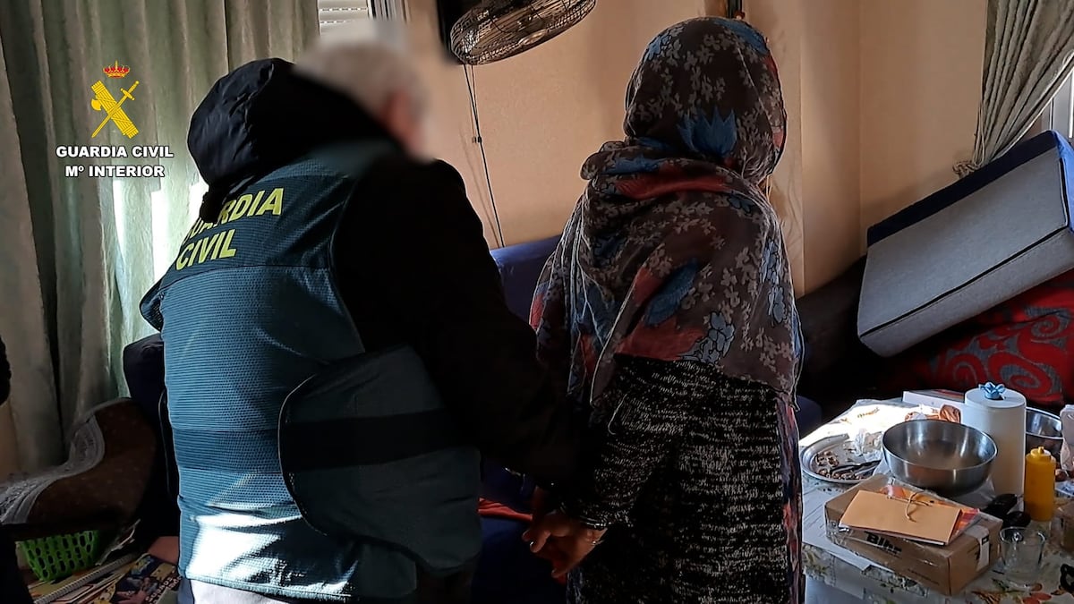 Hacinados en zulos sin luz y forzados a trabajar 13 horas en el campo con salario embargado: así vivían como esclavos 80 migrantes en Castellón 