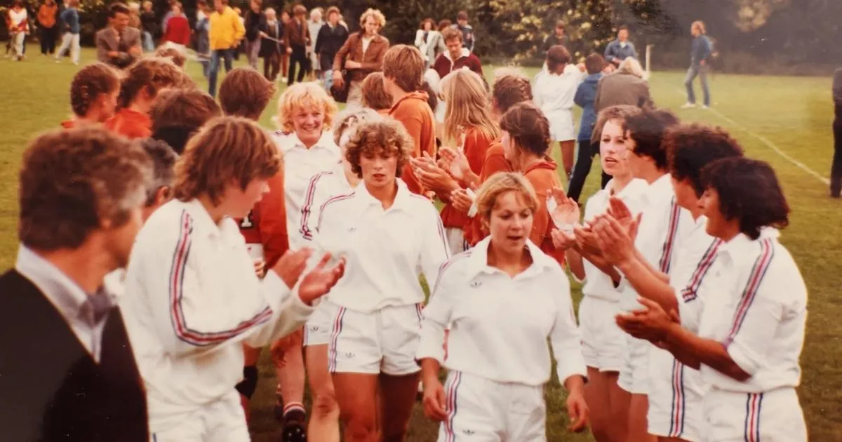 Rugby : «Qu’il y ait le Coq ou pas sur le maillot, ce n’était pas grave», la FFR met (enfin) à l’honneur le premier XV de France féminin de 1982