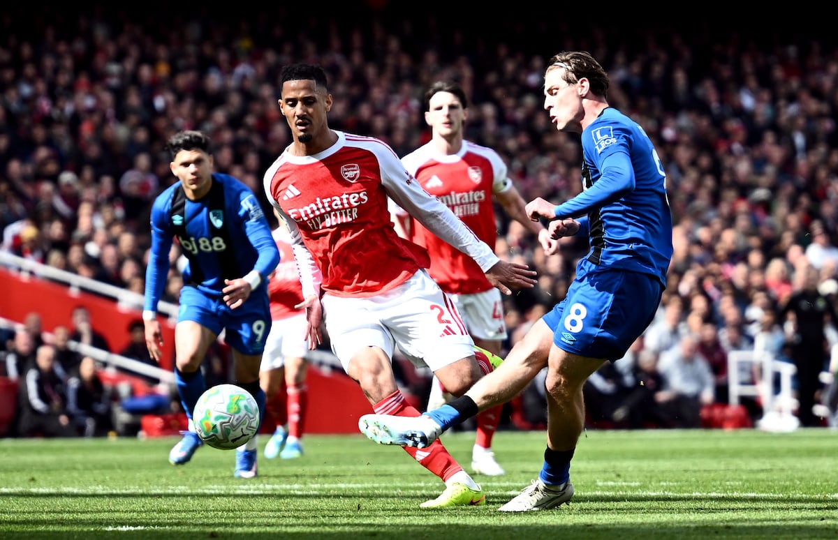 Iraola vuelve a complicar al Arsenal en la lucha por la Premier