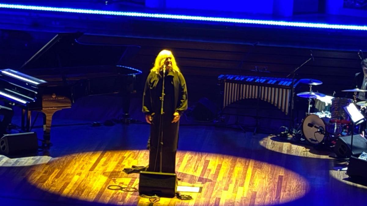 
                                                                                                                     ANOHNI, ★★★★✩, vivencia y refugio
                                                                                                                 