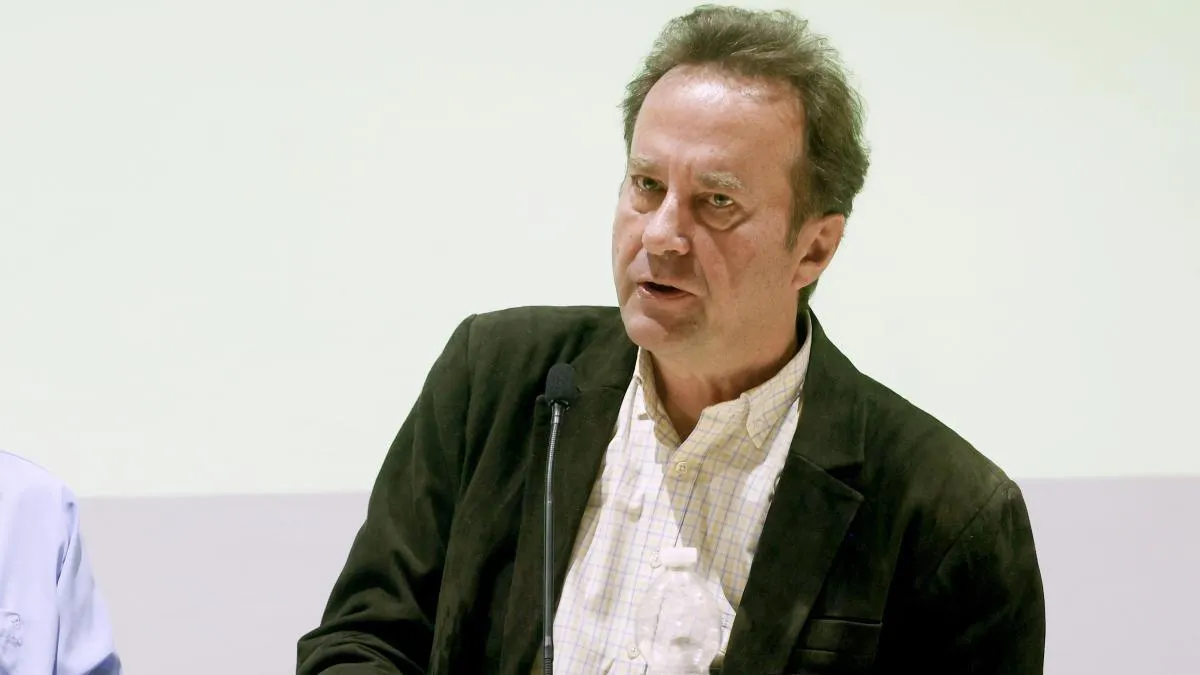 
                                                                                                                      Marcos Giralt Torrente gana el Premio de la Crítica con su novela 'Los ilusionistas'
                                                                                                                  