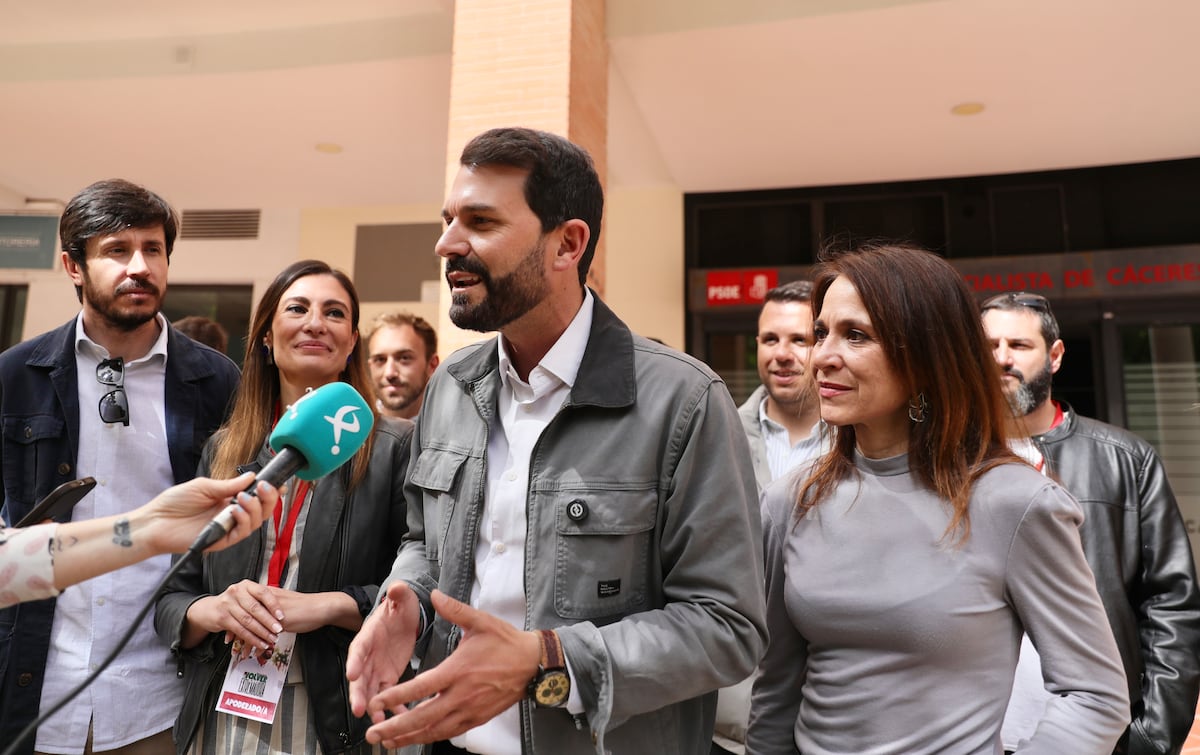 El líder del PSOE en Cáceres gana las primarias socialistas en Extremadura