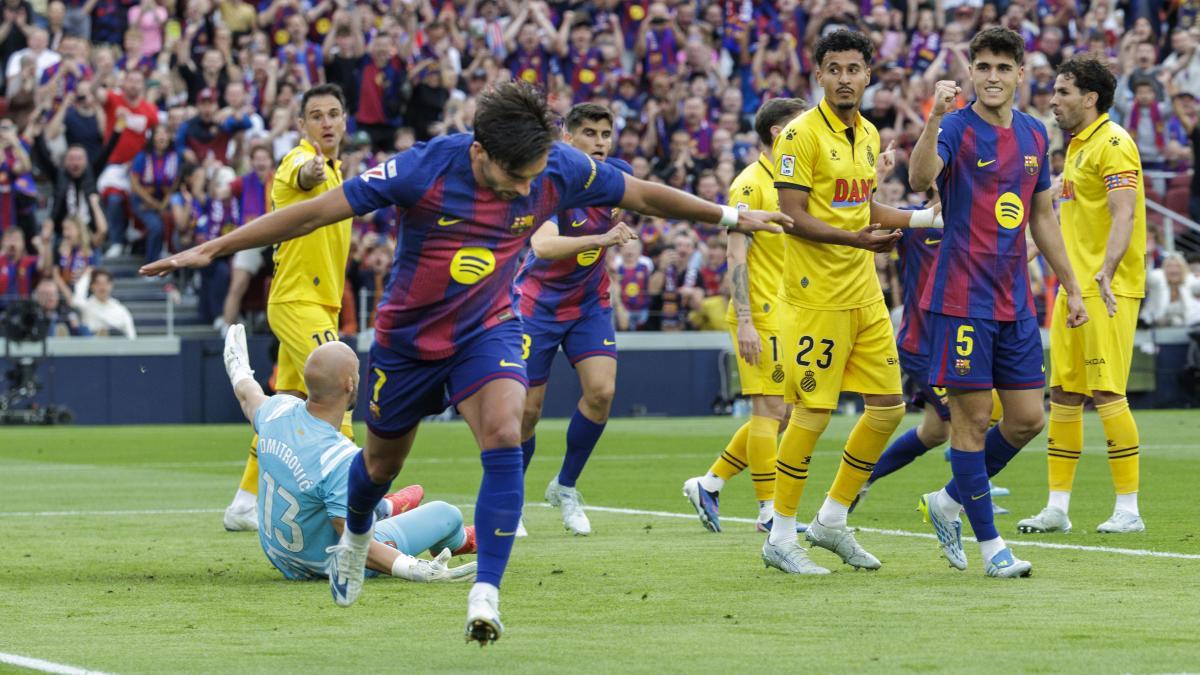 
                  El Barça rearma su autoestima al golear a un orgulloso Espanyol en la recta final del derbi
              