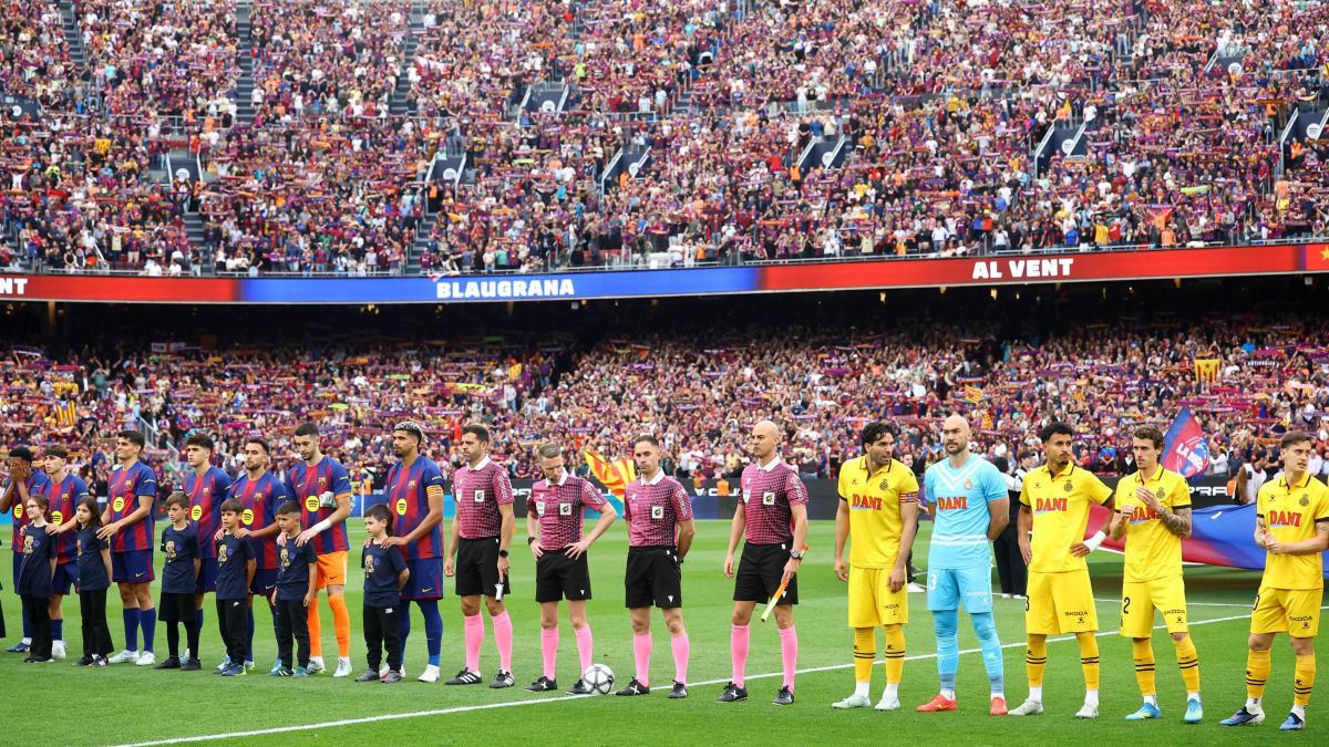 
                   La megafonía del Camp Nou suena en dos ocasiones para frenar cánticos
               