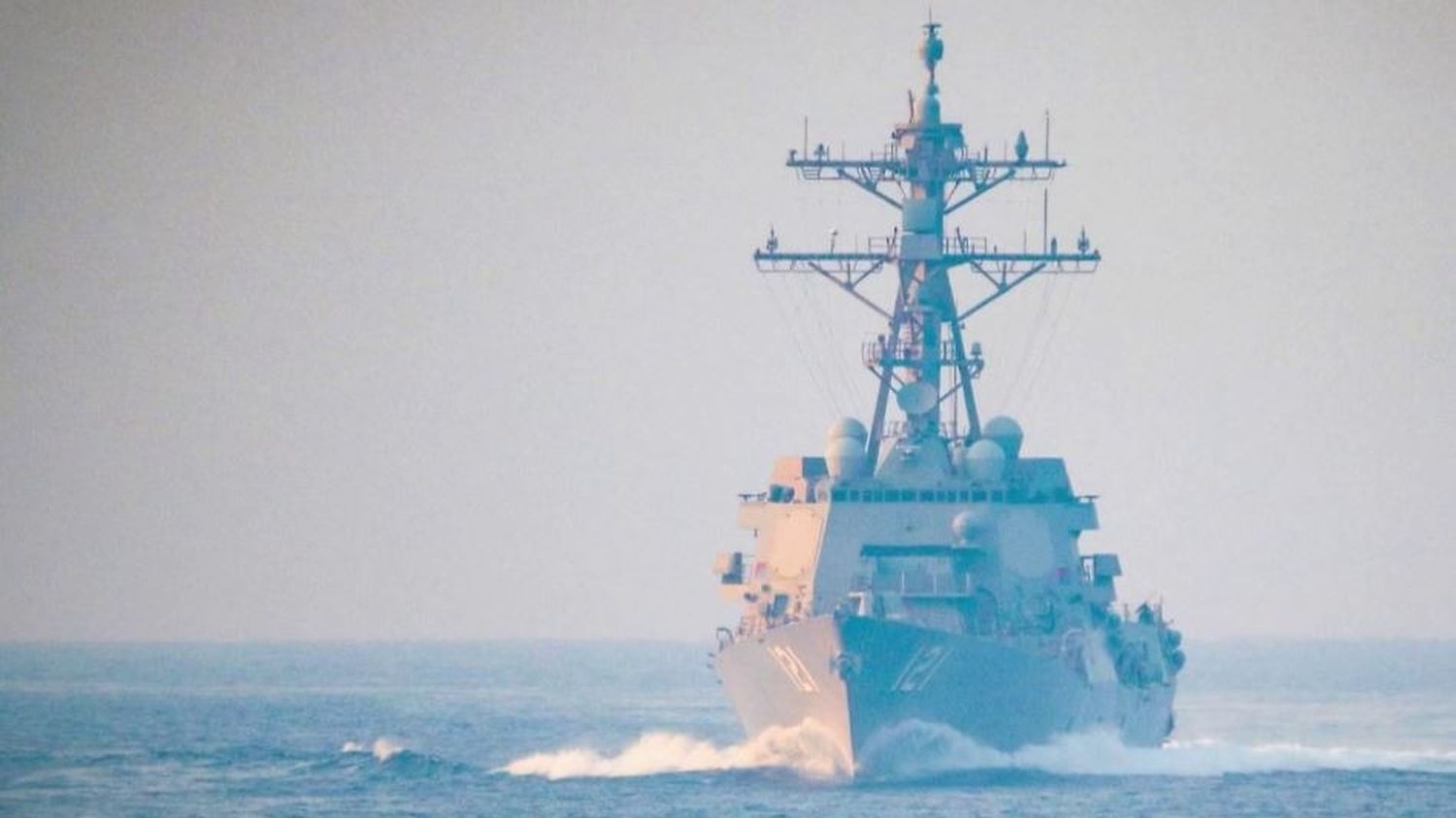 Détroit d’Ormuz : Washington sécurise le passage, Téhéran menace de riposte