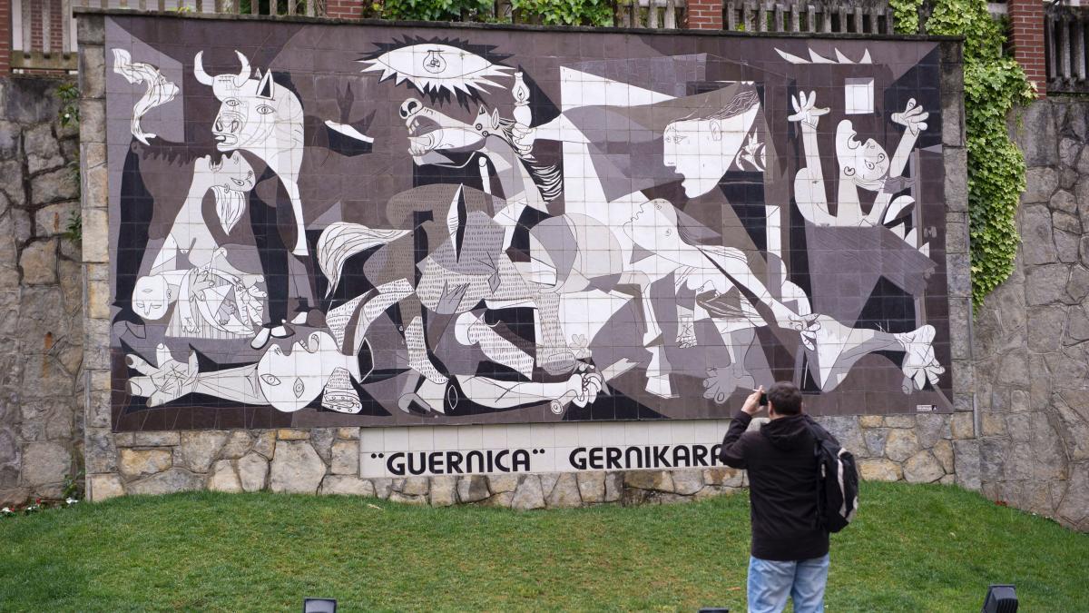 
                                                    El ‘Gernika’ y los catetos
                                                