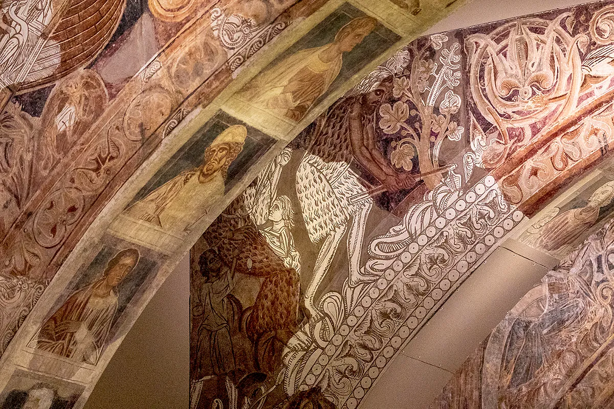 La batalla política y cultural entre Aragón y Cataluña por las pinturas que la Generalitat debe devolver por sentencia en el Supremo: "Las instituciones catalanas siguen reteniendo las obras de Sijena"