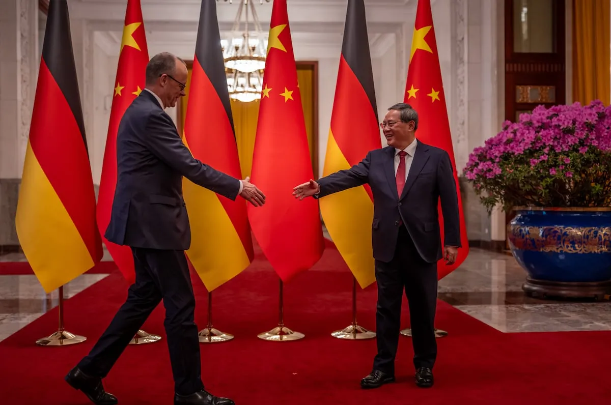 China aprovecha el desprestigio de EE UU para mejorar su imagen internacional