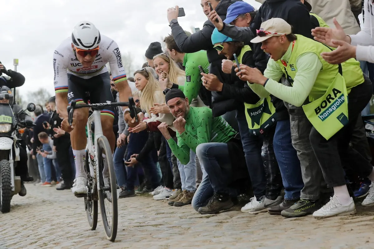 Tadej Pogacar - Mathieu van der Poel, locos por el infierno de Roubaix 