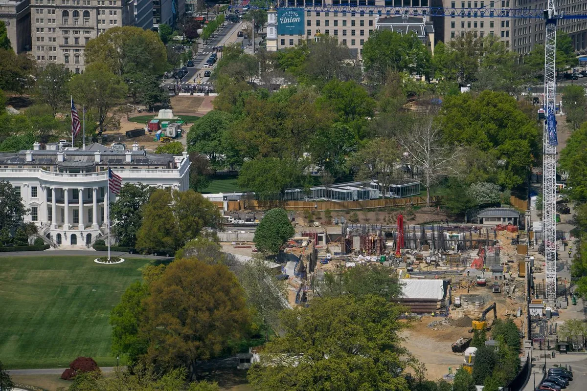 Aux Etats-Unis, une cour d’appel fédérale autorise temporairement la poursuite des travaux de la salle de bal de la Maison Blanche