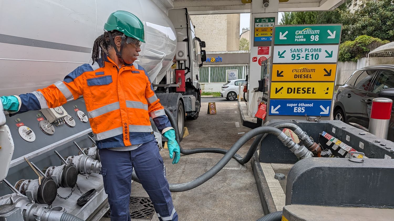 "Vous allez tout de suite voir des gens faire la queue !" : dans les stations-service en manque de certains carburants, des approvisionnements même le week-end