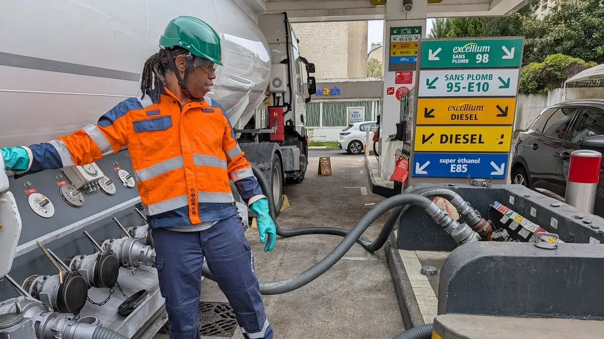 "Vous allez tout de suite voir des gens faire la queue !" : dans les stations-service en manque de certains carburants, des approvisionnements même le week-end