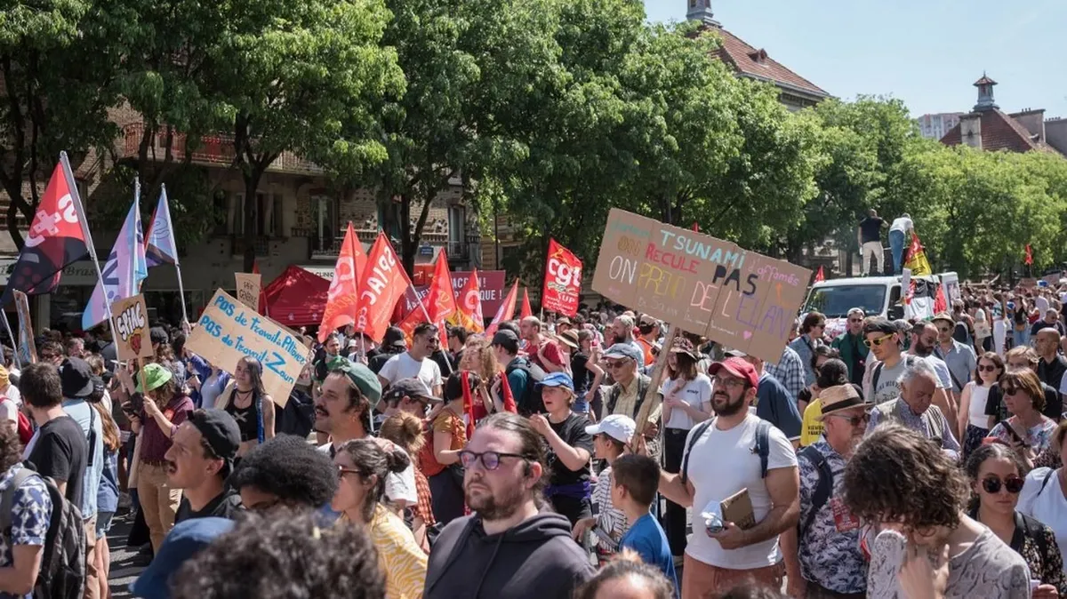 Loi sur le travail le 1er-Mai : huit syndicats demandent à Sébastien Lecornu de "respecter la démocratie sociale et politique"