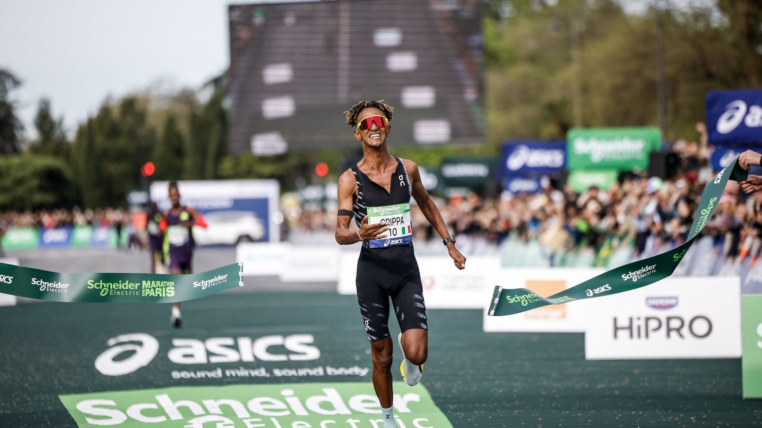 Marathon de Paris : l'Italien Yemaneberhan Crippa et l'Ethiopienne Shure Demise remportent l'édition 2026, record de l'épreuve sur la course féminine