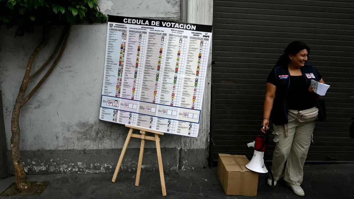 
                                                                                          Perú elige nuevo presidente sin garantías de superar la inestabilidad política
                                                                                      