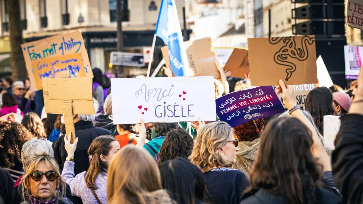 
                                                                                                                         Francia eliminará por ley que el vínculo matrimonial obligue a relaciones sexuales
                                                                                                                     