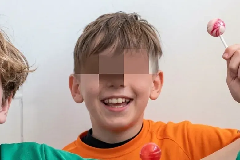 El presunto asesino del niño de 11 años llegó a casa ensangrentado y diciendo "hay que rezar por David": los padres creyeron que sufrió un brote y lo llevaron al hospital donde acabó detenido
