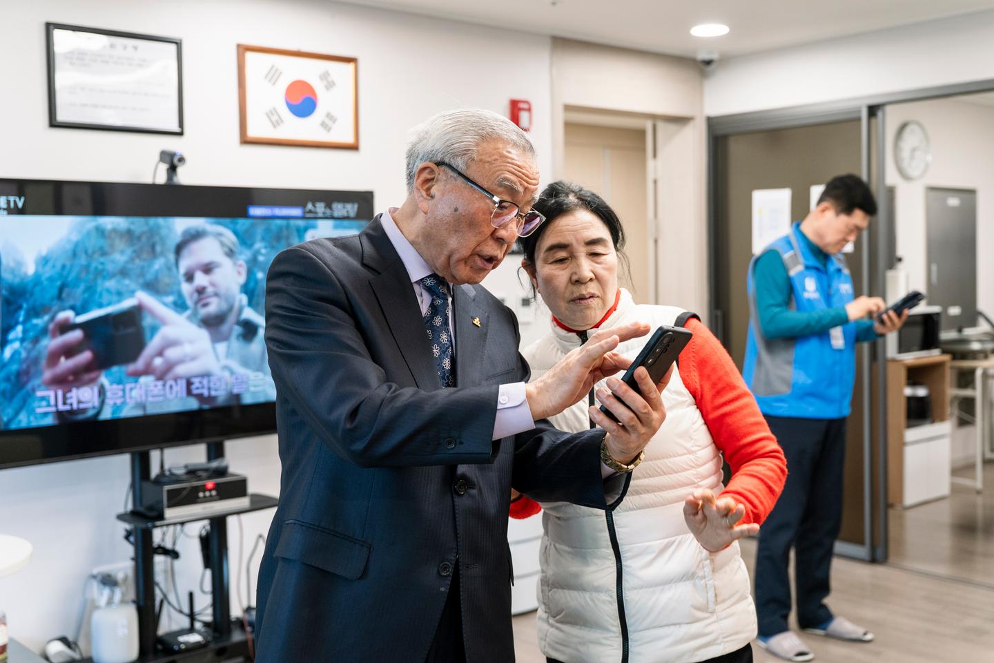 En Corée du Sud, des centres publics apprennent aux seniors comment apprivoiser les nouvelles technologies