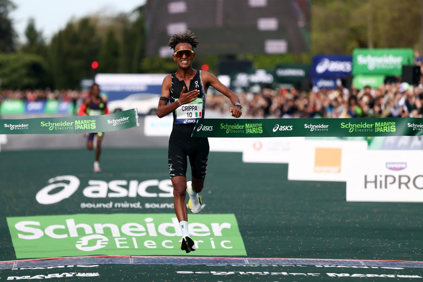 Marathon de Paris : l’Italien Yemaneberhan Crippa s’impose, l’Ethiopienne Shure Demise bat le record de l’épreuve chez les femmes