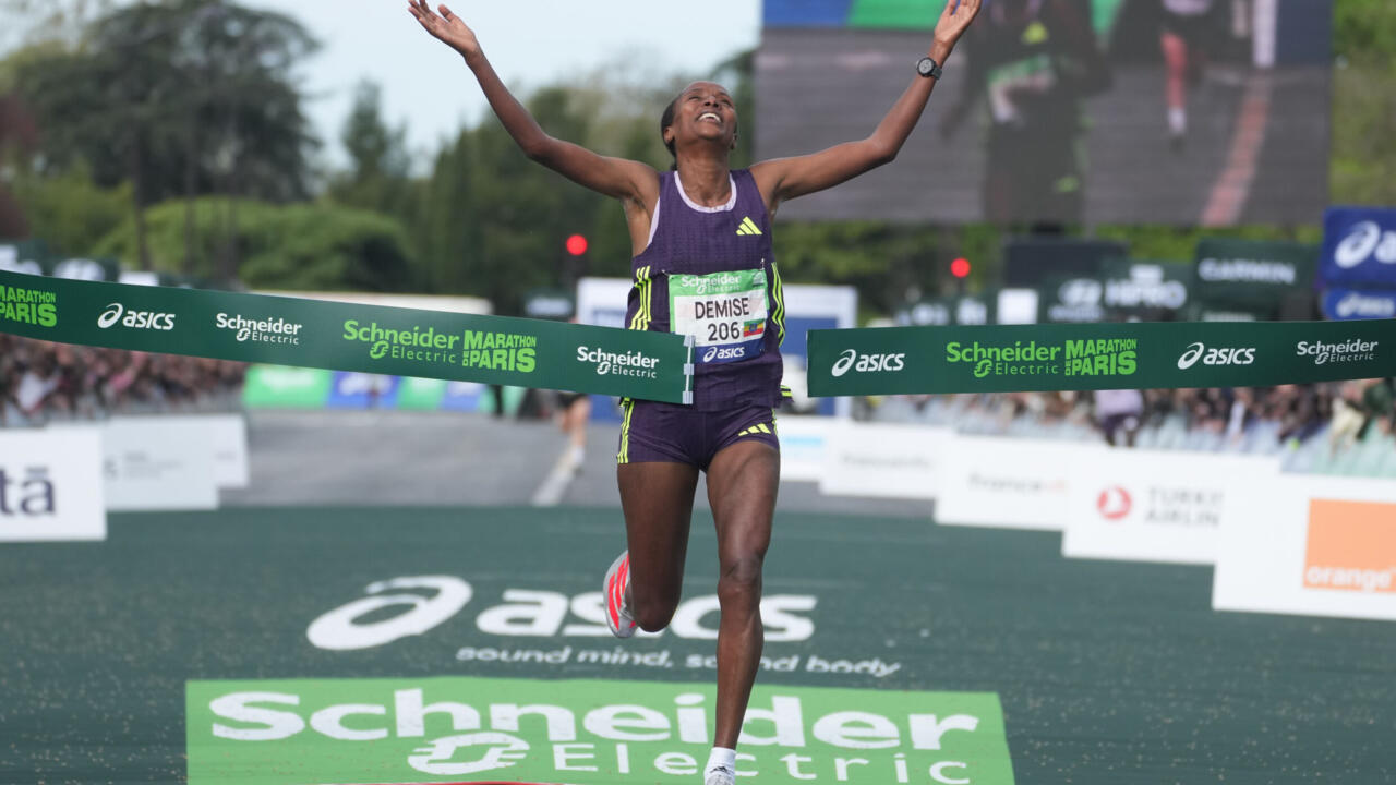 Marathon de Paris: l'Éthiopienne Shure Demise s'empare du record, l'Italien Yemaneberhan Crippa l'emporte chez les hommes