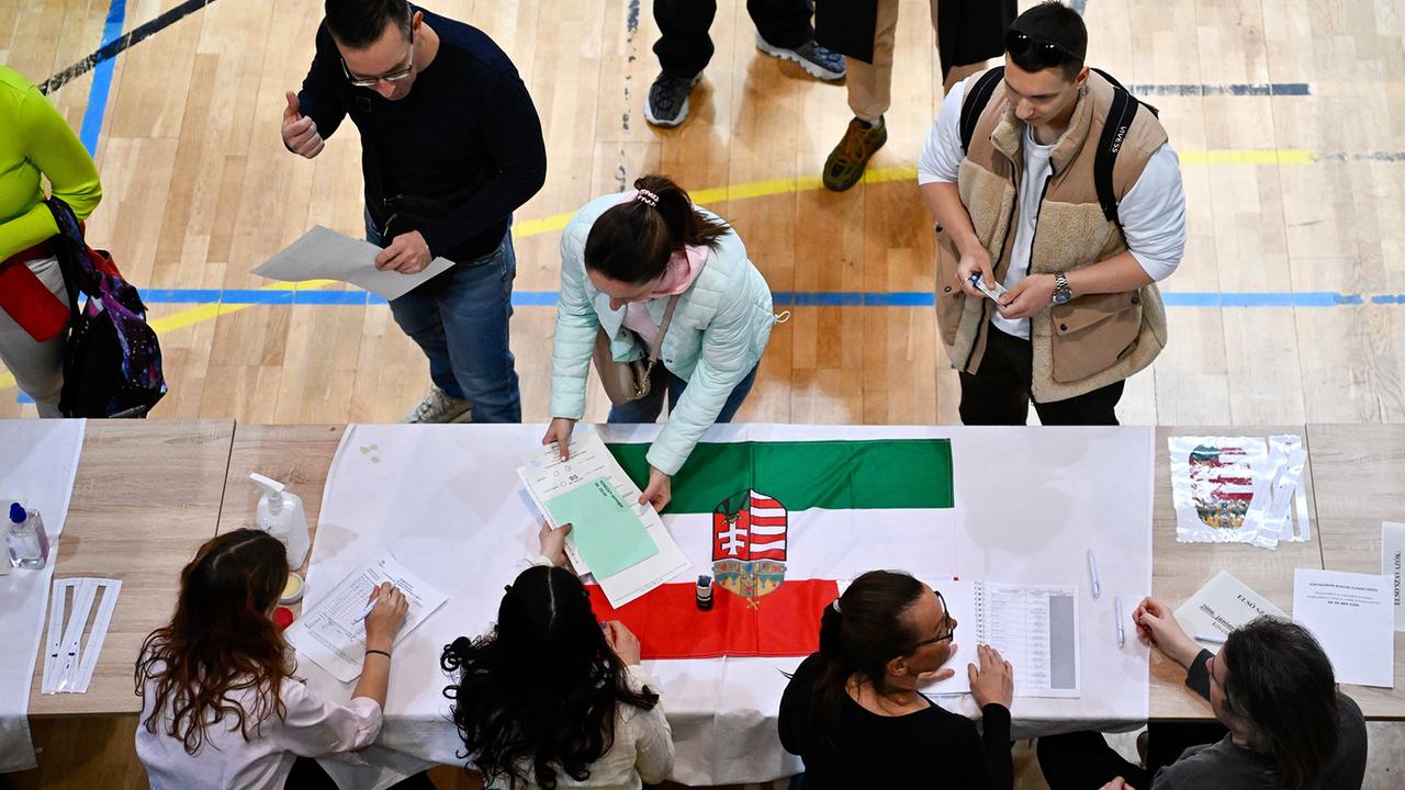 Ungarn am Tag der Wahl: Wandel oder weiter mit Orban?