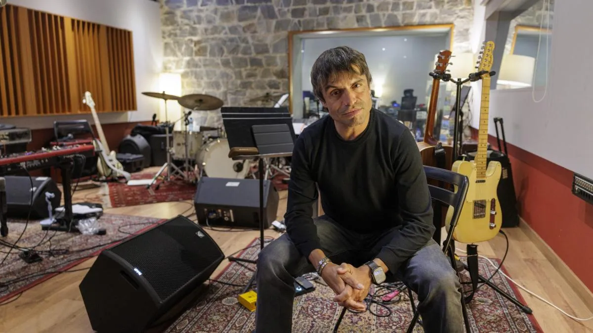 
                                                                                                                                                   Manu Guix: “Muchas veces la gente me menosprecia por no cantar en castellano”
                                                                                                                                               