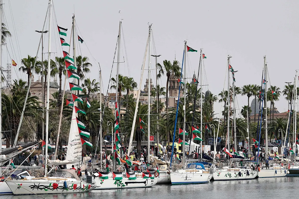 La Global Sumud Flotilla aplaza su salida de Barcelona hacia Gaza por el mal tiempo y Sumar exige "que el Gobierno envíe una fragata militar para protegerla"