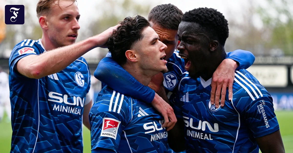 Zweite Bundesliga: Schalke verteidigt im Topspiel Tabellenführung