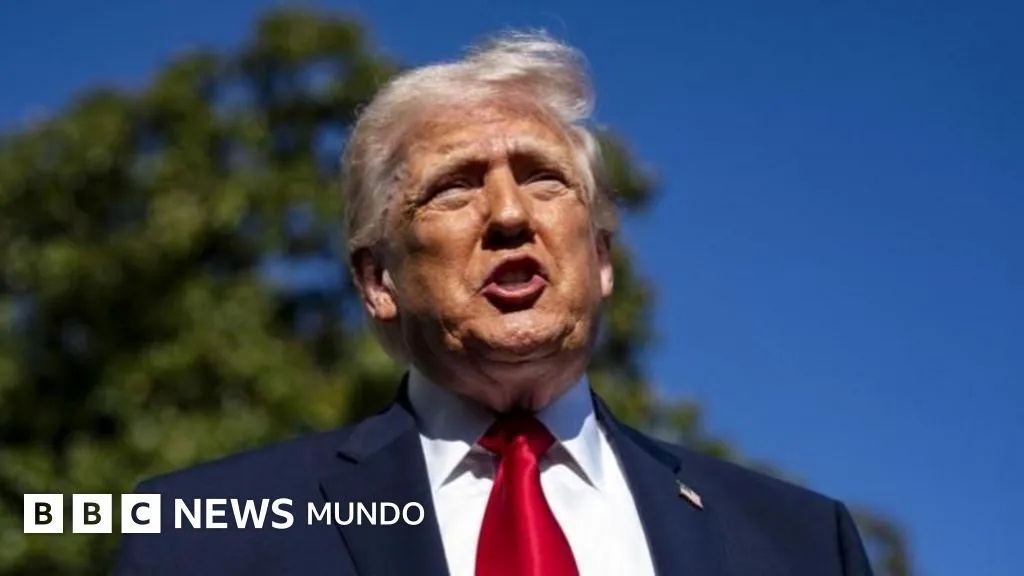 Trump dice que EE.UU. "bloqueará" el paso a buques que paguen peaje a Irán en el estrecho de Ormuz luego del colapso del diálogo de paz