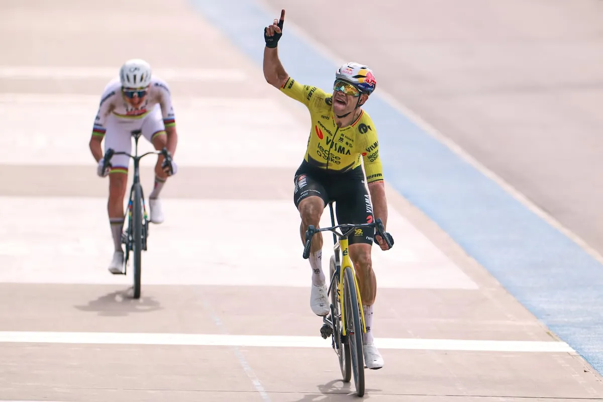 Van Aert le arrebata la París-Roubaix a Pogacar