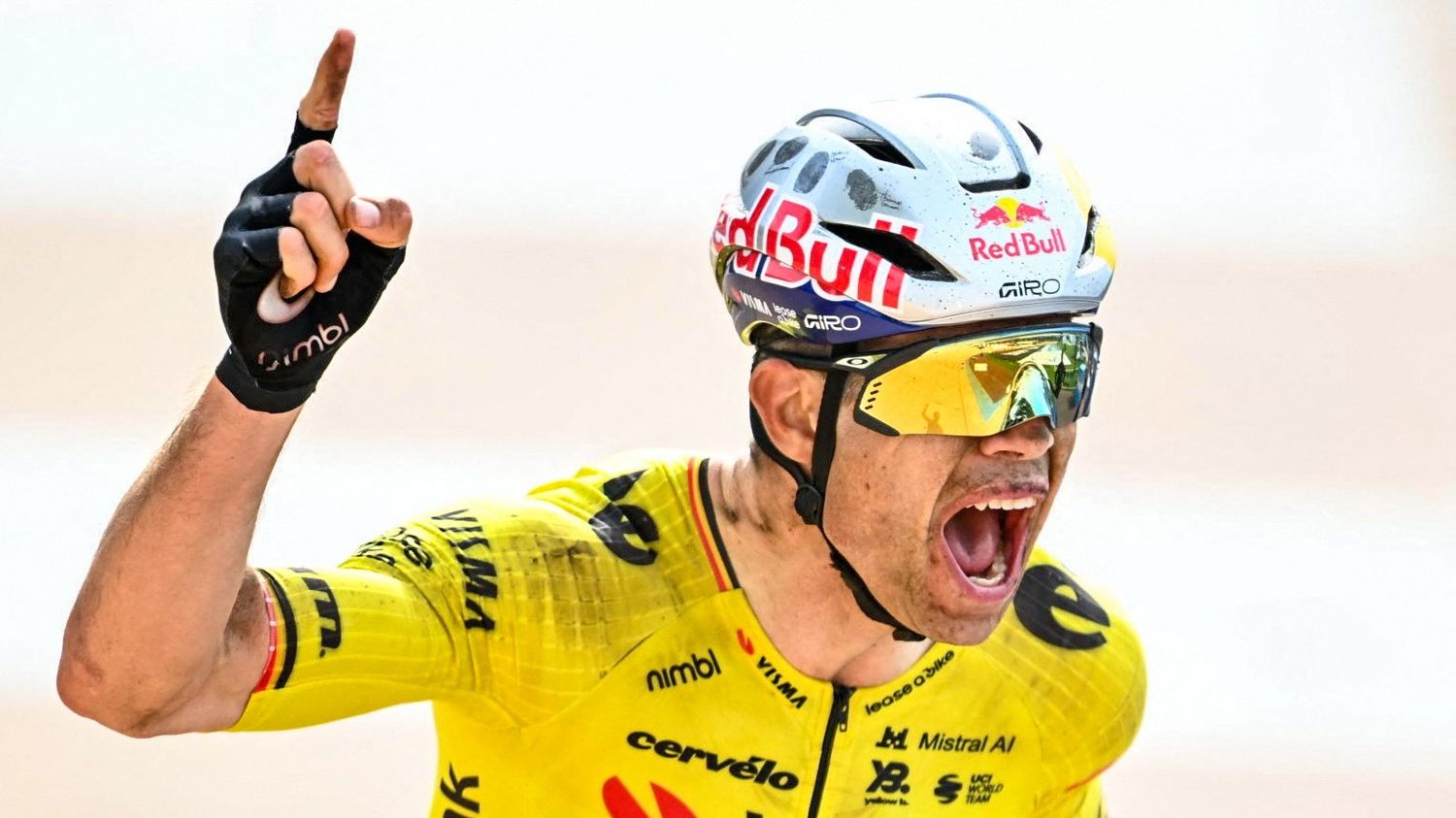 Wout van Aert bat au sprint Tadej Pogacar et s'offre son premier Paris-Roubaix... Revivez la 123e édition de l'Enfer du Nord