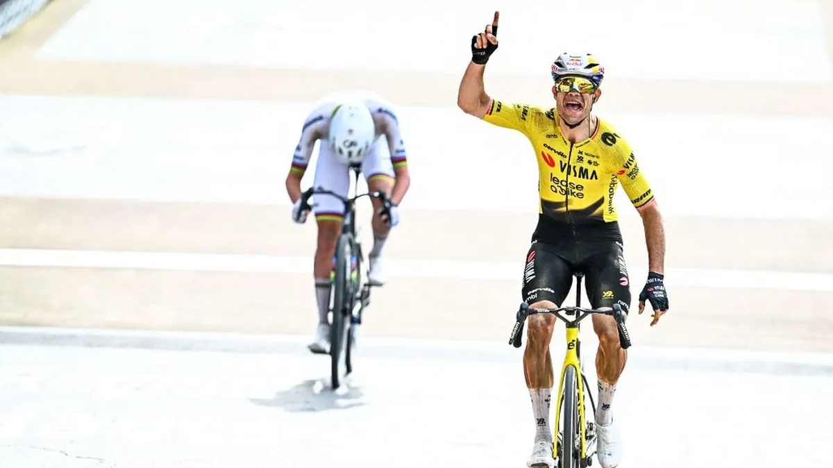 Paris-Roubaix 2026 : Wout van Aert sacré devant Tadej Pogacar à l'issue d'une course haletante, marquée par les crevaisons